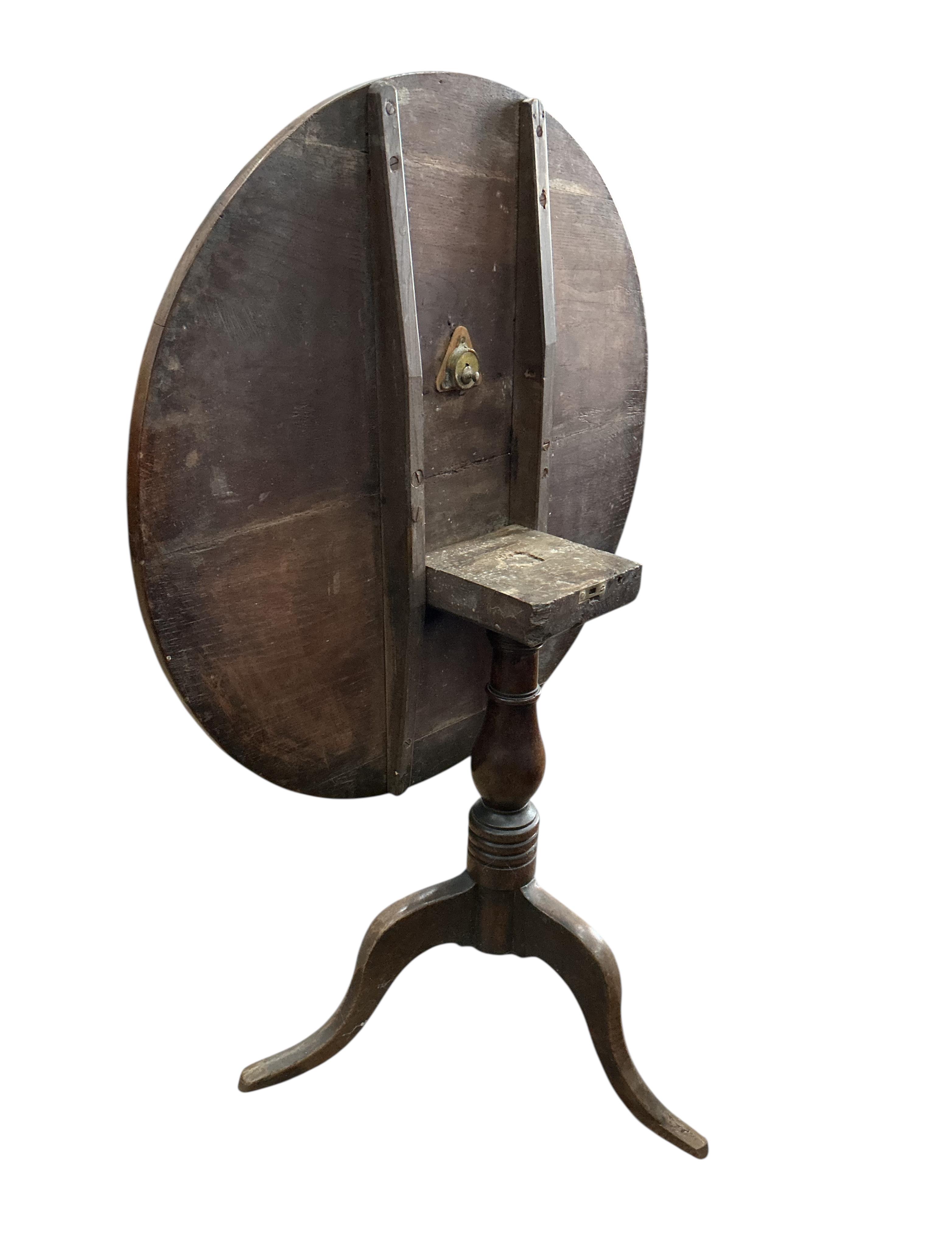 A George III circular oak tilt top tripod tea table, diameter 82cm, height 70cm